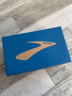 Brooks Run happy Blue Brown Comic Graphics Empty Shoe Box